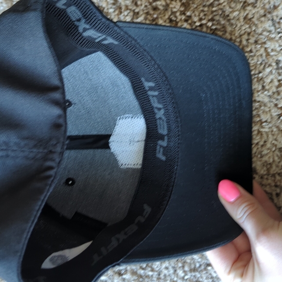 Travis Mathew hat - Picture 4 of 7